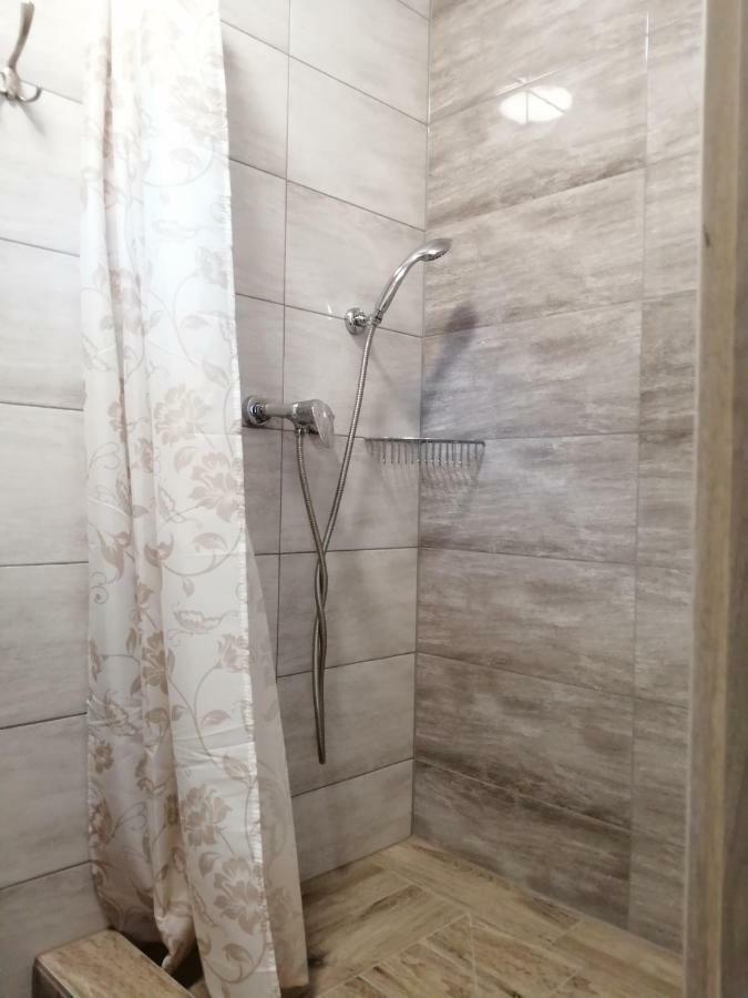 Trojanda Homestay *